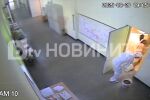 Мъж в скафандър изля кофи с фекалии по директорка в общината в Димитровград (ВИДЕО)