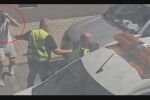 Боят заради скоба: Според полицията служителят на „Градска мобилност“ пръв е нанесъл удар