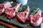 Един на всеки шестима българи не е могъл да си позволи редовно хранене с месо