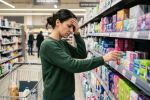 Хормонална мигрена: Защо главоболието ви удря точно преди цикъла?