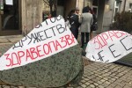 Медицинските сестри разпънаха палатки пред Министерството на здравеопазването