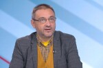 Доц. Чорбанов: Ефективността на ваксините е под въпрос, не са тествани върху рисковите групи