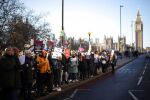 Безпрецедентно: Медицинските сестри във Великобритания протестират