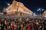 Метротостанциите до площада в София са препълнени - още хора пътуват към протеста (ГАЛЕРИЯ, ВИДЕО)