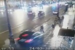 Кола се качи на тротоар и блъсна пешеходци в Санкт Петербург (ВИДЕО)