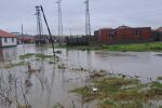 На места реките в Хасковско остават критично високи, има залети дворове и стопански постройки (СНИМКИ)