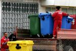 Спира събирането на боклука от контейнерите за разделно събиране в 16 района в София