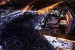 Десетки хиляди румънци на протест срещу новата власт (СНИМКИ)