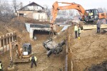 Кола падна в изкопа за метрото в „Овча купел” (СНИМКИ)