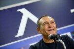 Васил Божков предоставя акциите на 