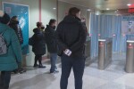 Над 1000 COVID заразени в столицата за ден – и в метрото се извиха опашки за ваксини