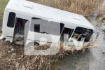 Пътнически автобус падна в река в сливенско село (ВИДЕО)