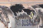 Самолет със 169 души на борда избухна в пламъци на летище (ВИДЕО)