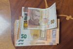 Новата валута е факт: Българите предпочитат все още да плащат с левове