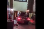 Мъж се вряза с колата си във входа на еврейски център в Ню Йорк (ВИДЕО)