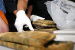 Заловиха над 10 кг синтетична дрога край Първомай, двама са задържани