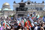 Полицаи и пожарникари протестираха пред парламента 