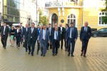 Групата на „Демократична България“ дойде организирано до Народното събрание