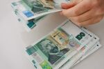 Инфлацията удари и фалшивите пари: Хванаха рекордно количество фалшиви банкноти от 100 лева