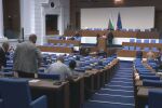 Напрежение преди вота: Скандалът прекъсна на два пъти работата на парламента
