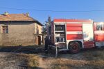 Десет екипа с огнеборци гасят голям пожар до хитринското с. Развигорово