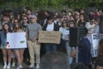 Студенти излязоха на протест срещу повишаването на таксите за платено обучение