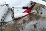 Самолет се разби в блато, екипажът и пътниците изчезнаха (СНИМКИ)