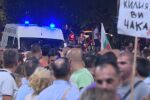 „Окупираме символично - засега“: Протестът срещу Борислав Сарафов блокира „Орлов мост“