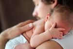 Топлинен удар при бебета: Как да ги пазим от жегата това лято