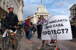 Граждани протестират заради ремонта на бул. 