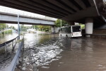 Дъжд превърна в реки улици на няколко места в страната