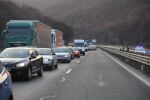 Евробанкноти между документите: Шофьор предложи подкуп на полицаи на АМ 