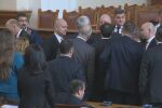 След скандала в зала: Парламентът прекрати заседанието си