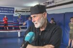 Между олтара и боксовия ринг: Свещеник учи младежи как се поемат удари
