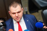 Делян Пеевски поиска КЗК да провери “Лукойл” за картел с горива