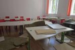 Част от окачен таван падна по време на учебен час в Пловдив