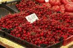 Цената на черешите и ягодите: По-скъпи сезонни плодове, но опашки от хора в Сливен