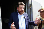 Русия осъди задочно близък сътрудник на Алексей Навални на 18 години затвор 
