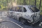 Автомобил се запали в движение и изгоря край Враца (СНИМКИ)