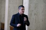 Брендо не се яви в съда: Отложиха делото заради ангажимент на адвоката му