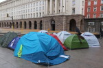 Продължава протестът на медицинските сестри в палатковия лагер пред МС