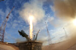 Космическият кораб „Союз МС-26“ върна екипажа си на Земята 