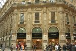 Продажбите на Prada скочиха заради възможността да придобие Versace 