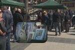 Последно „сбогом“: Хората в Кочани се подготвят за погребенията