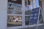 „Магазин за хората“ на червено? Министърът отчита загуби, дружеството брои милиони