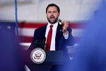 АФП: С поглед към изборите през 2028 г., Джей Ди Ванс върви по тънко въже относно Иран