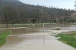 Стара река е излезе от коритото си, водата отнесе част от трасето на Пречиствателната станция за отпадъчни води на Карлово