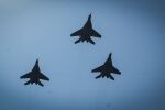 Военни самолети и вертолети прелитат над София за 6 май