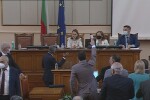 Скандал заради пенсиите прекрати заседанието на парламента (ВИДЕО)