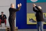 Иво Димчев с импровизирани концерт за бежанците в Полша